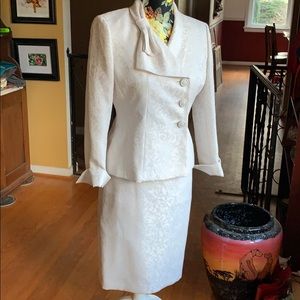 Shimmering cream brocade petite Le Suit skirt suit